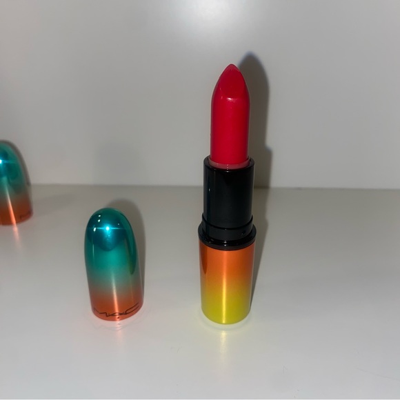 Mac wash and dry lipstick bundle - Picture 8 of 11